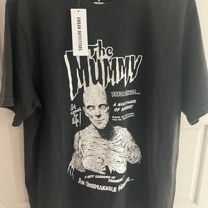 NWT LEVI’S UNIVERSAL MONSTER T-SHIRT